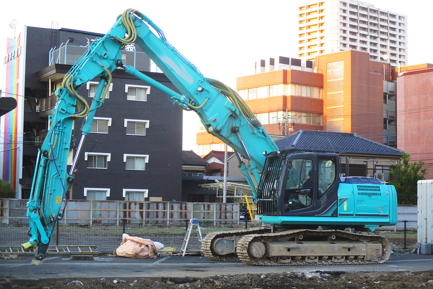 解体工事着工